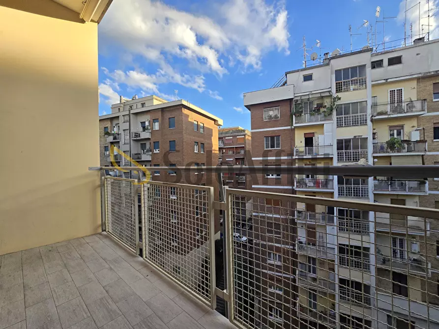 Immagine 23 di Trilocale in affitto  in Via Capo Miseno 6 a Roma