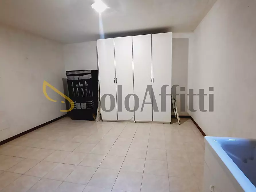 Immagine 16 di Bilocale in affitto  in Via Silvio Pellico a Cinisello Balsamo