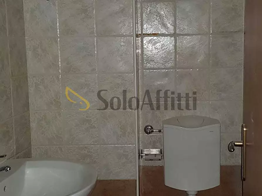 Immagine 10 di Locale commerciale in affitto  in VIA PASSO BUOLE 79 a Torino