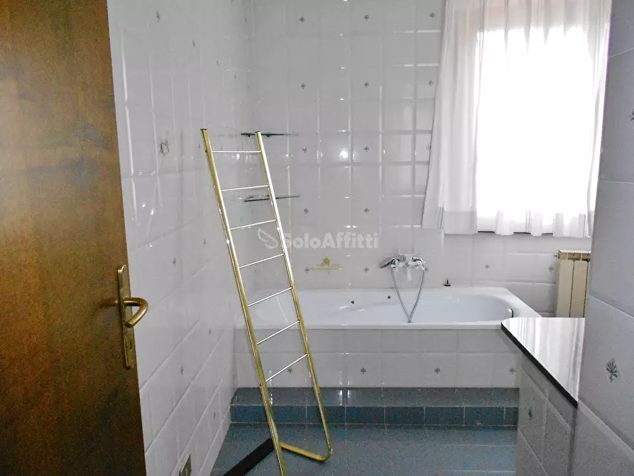 Immagine 16 di Villetta a schiera in affitto  in Via Fiorenzuola di Focara a Fiumicino