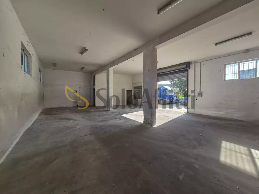 Immagine 10 di Locale commerciale in affitto  in Viale Emilia 72 a Catanzaro