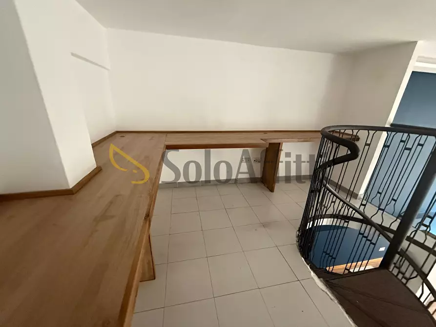 Immagine 10 di Locale commerciale in affitto  in via Colombo 24 a Caserta