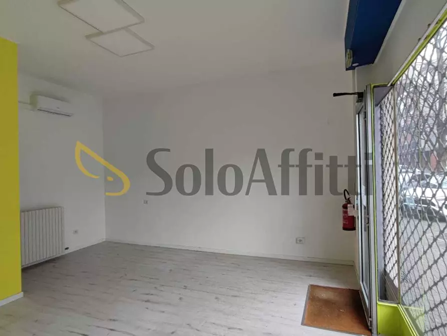 Immagine 11 di Locale commerciale in affitto  in Piazzale Caduti Saronnesi 8 a Saronno