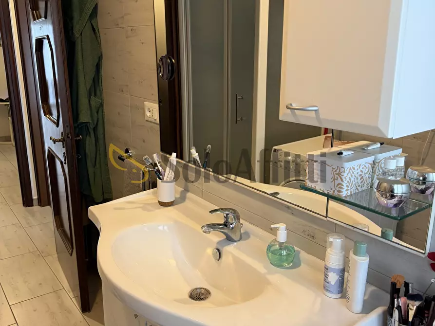 Immagine 15 di Bilocale in affitto  in Via Bainsizza 87 a Caronno Pertusella