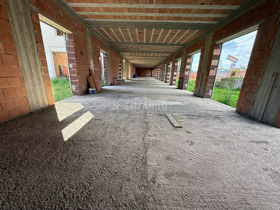 Immagine 15 di Locale commerciale in affitto  in Via Appia 198 a San Nicola La Strada