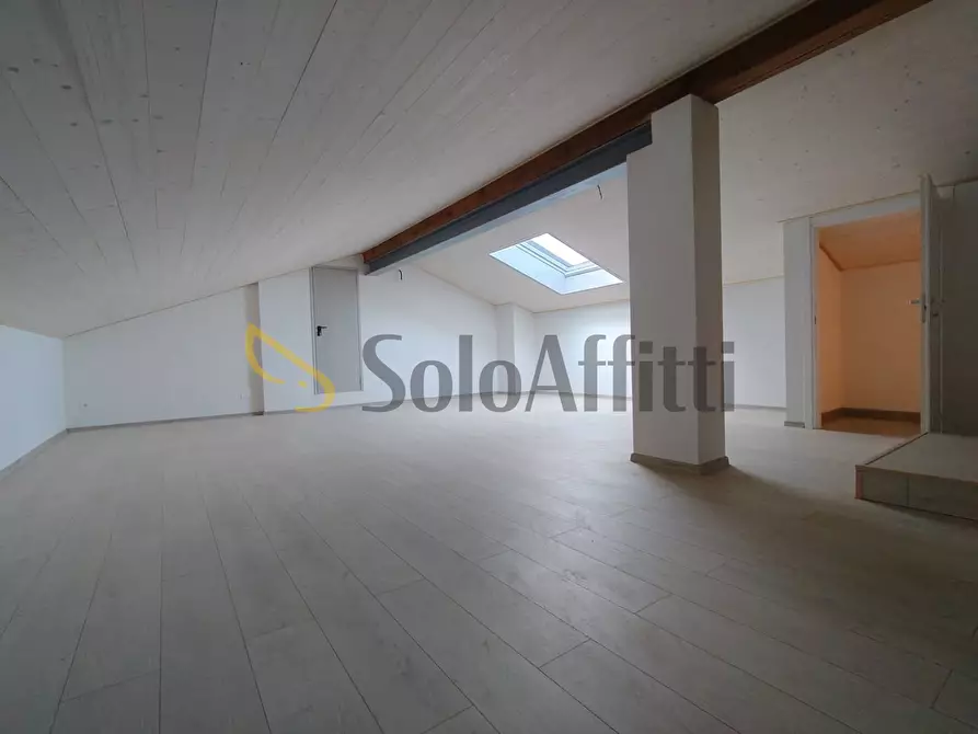 Immagine 25 di Villa in affitto  a Marnate