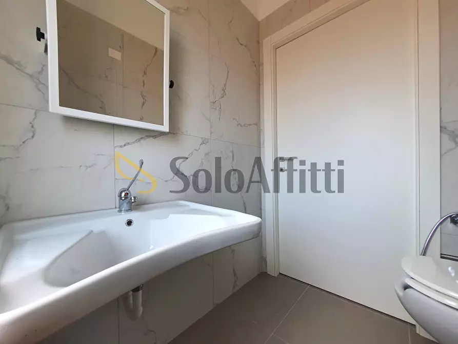 Immagine 9 di Ufficio in affitto  a Catanzaro