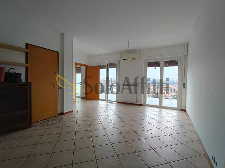 Immagine 1 di Quadrilocale in affitto  a Borgomanero