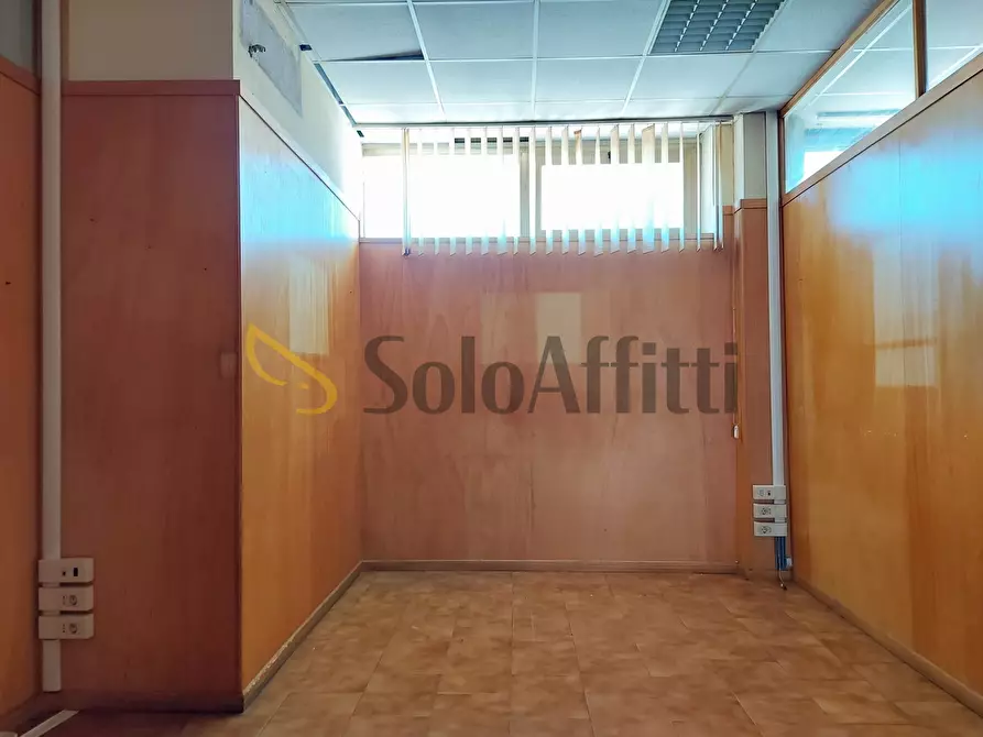 Immagine 14 di Locale commerciale in affitto  in Via del Tempio della Fortuna a Fiumicino