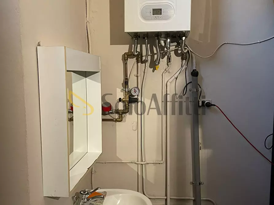 Immagine 11 di Locale commerciale in affitto  in Via Cesana a Torino