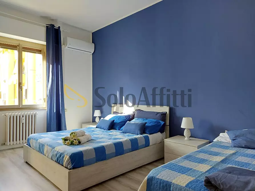 Immagine 16 di Trilocale in affitto  in Viale Vasco de Gama a Roma