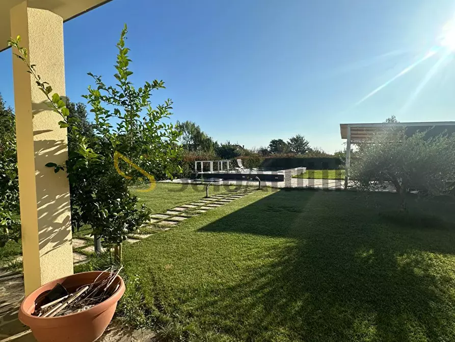 Immagine 22 di Villa in affitto  in Via Orsoleto a Rimini