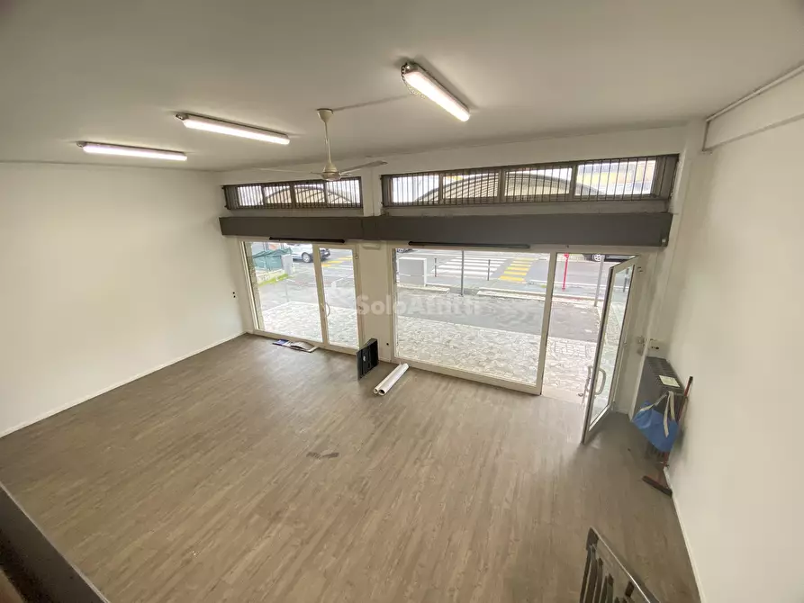 Immagine 9 di Locale commerciale in affitto  in Via dei Martiri 33A a Rimini