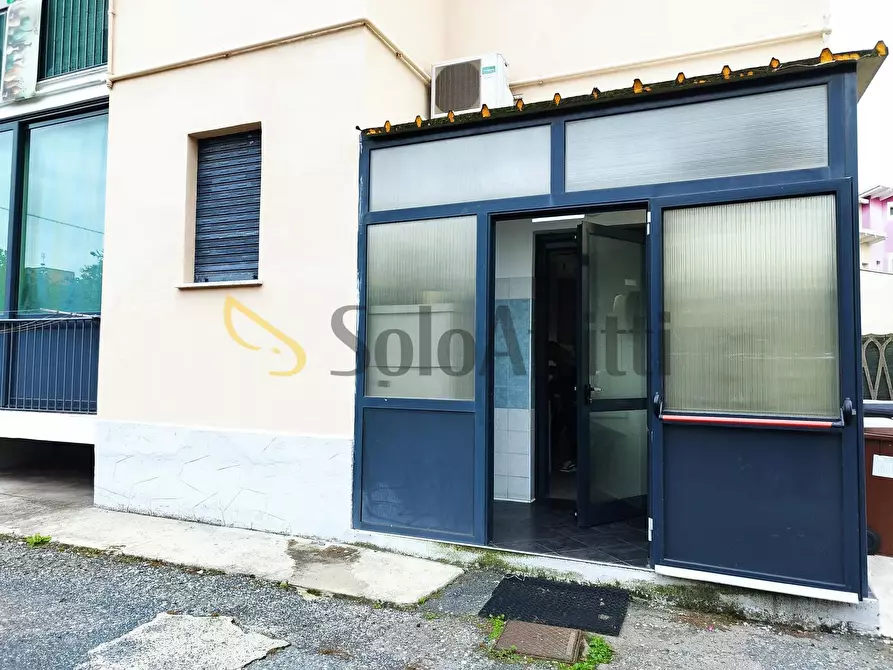 Immagine 12 di Locale commerciale in affitto  in Strada Piossasco 20 a Orbassano