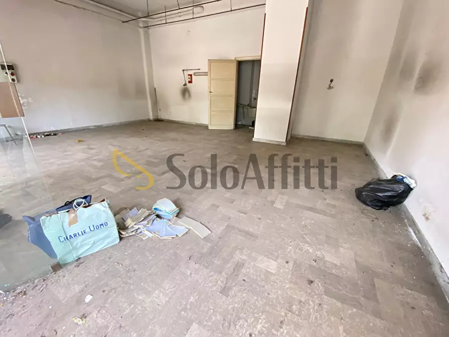 Immagine 4 di Locale commerciale in affitto  in Via Sud Piazza d'Armi 40 a Caserta