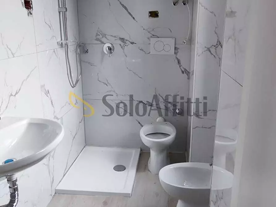 Immagine 5 di Locale commerciale in affitto  in Via Monte Santo 3 a Cinisello Balsamo