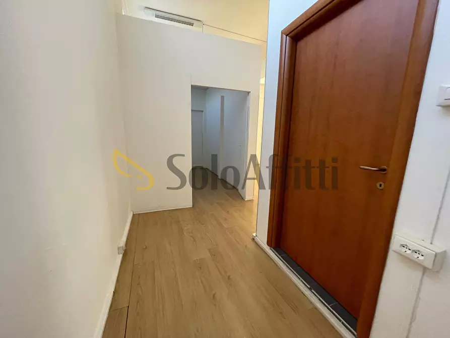 Immagine 11 di Locale commerciale in affitto  a Frosinone