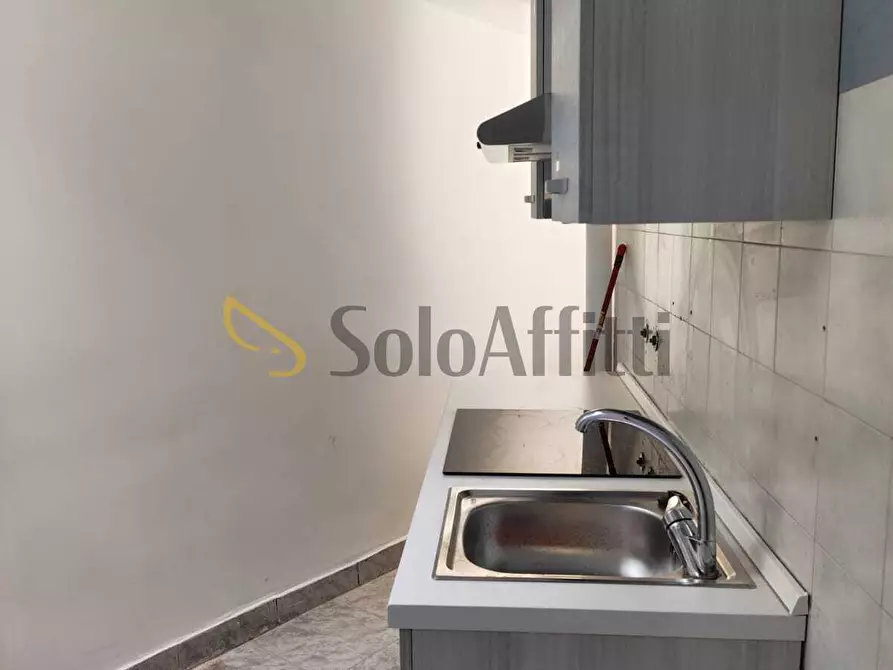 Immagine 12 di Stanza singola in affitto  a Catania