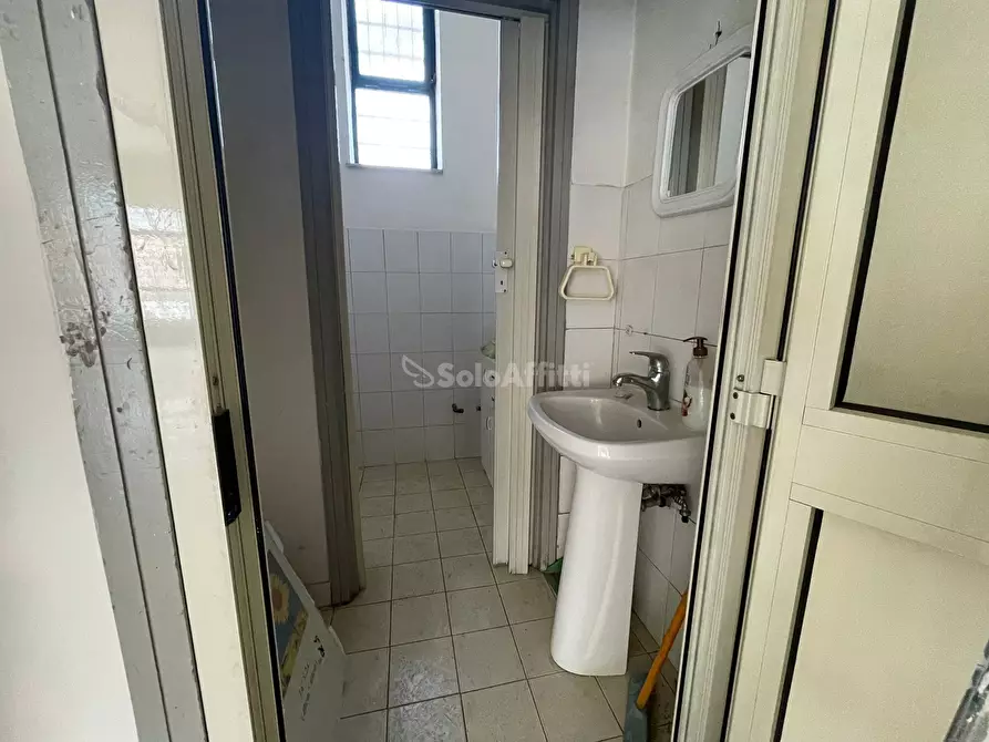 Immagine 8 di Locale commerciale in affitto  in Via Emanuele Campolongo a Maddaloni