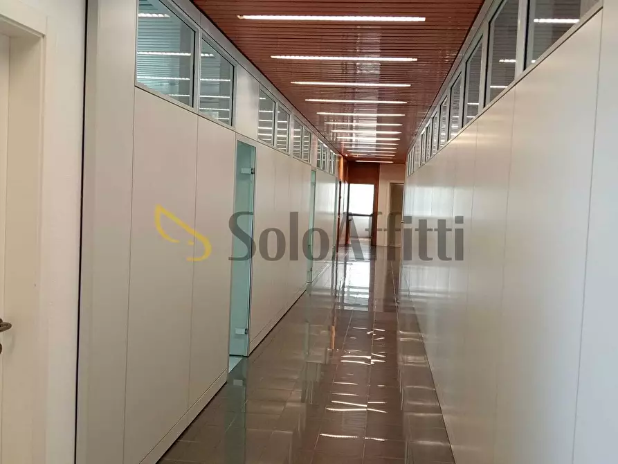 Immagine 6 di Ufficio in affitto  a Montemarciano