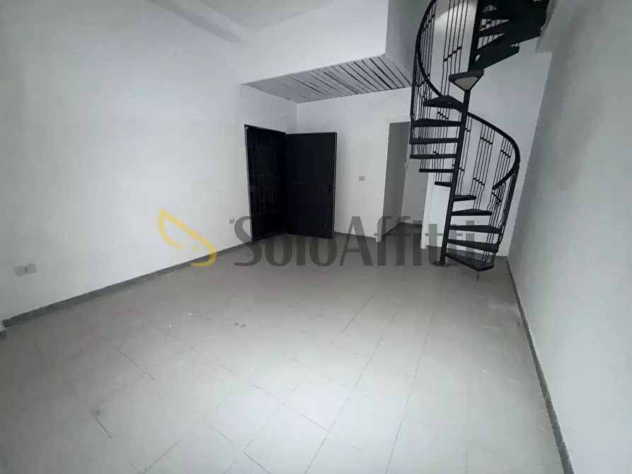 Immagine 17 di Locale commerciale in affitto  in via Colombo 24 a Caserta