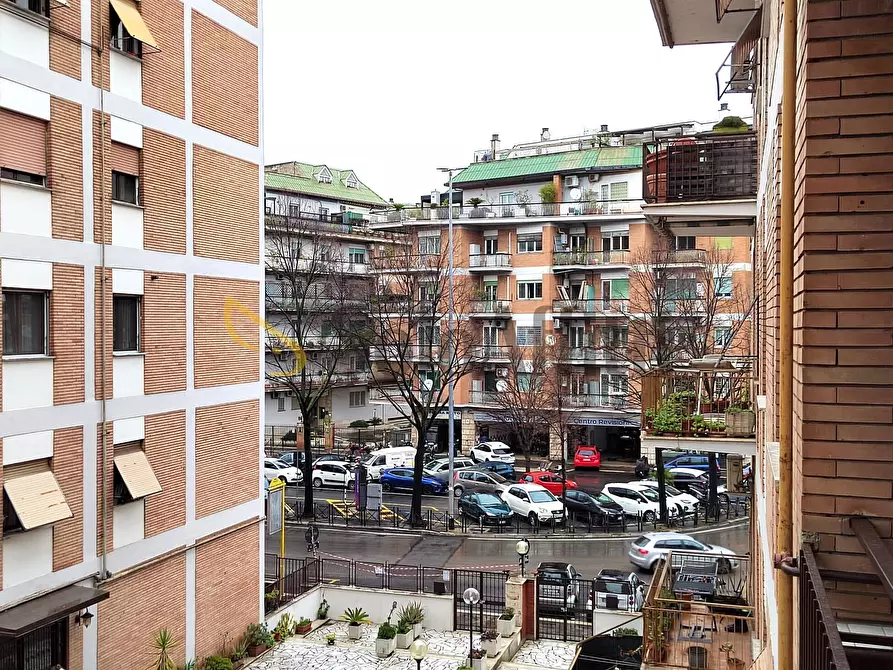 Immagine 19 di Trilocale in affitto  in Piazza Biagio Pace a Roma