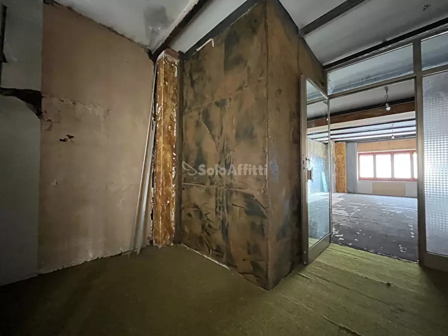 Immagine 6 di Locale commerciale in affitto  a Catanzaro