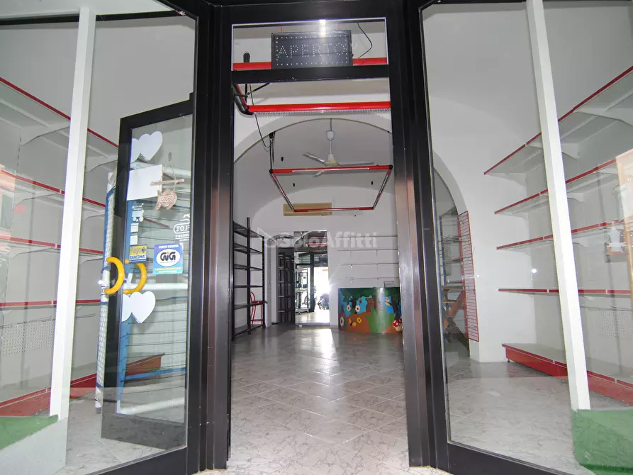 Immagine 1 di Locale commerciale in affitto  a Livorno