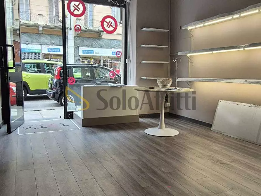 Immagine 9 di Locale commerciale in affitto  in Via Luigi Cibrario 46 bis/A a Torino