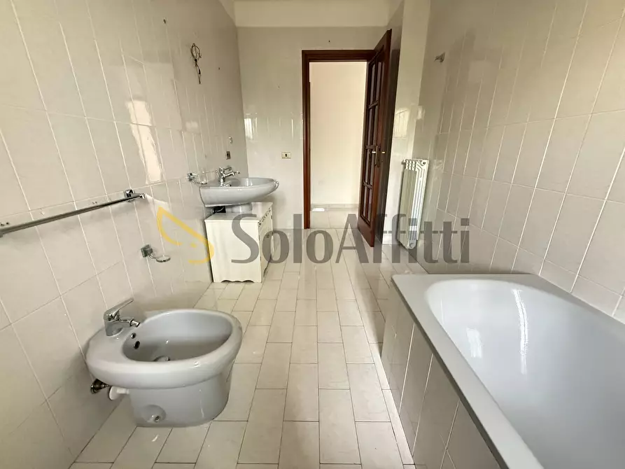 Immagine 28 di Pentalocale in affitto  in Via Assunta 46 a Caserta