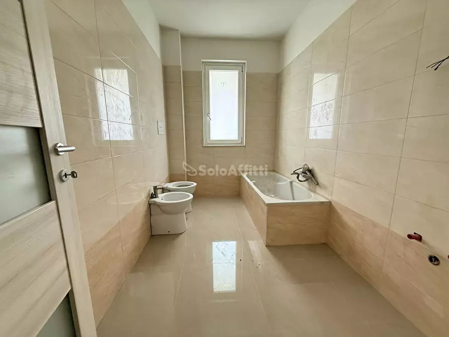 Immagine 11 di Ufficio in affitto  in Via Forche Caudine a Maddaloni