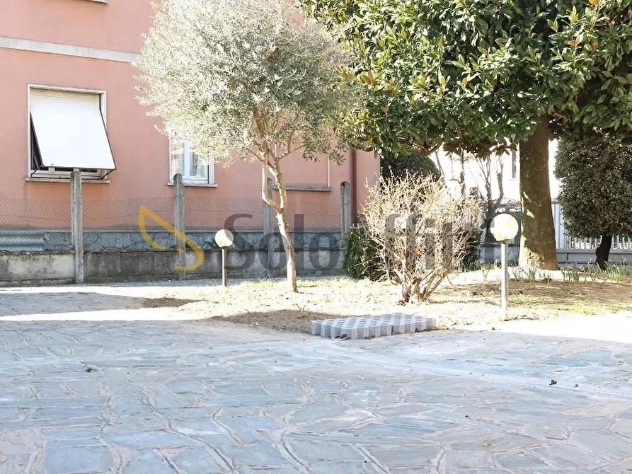 Immagine 19 di Bilocale in affitto  in via gradisca 6 a Limbiate