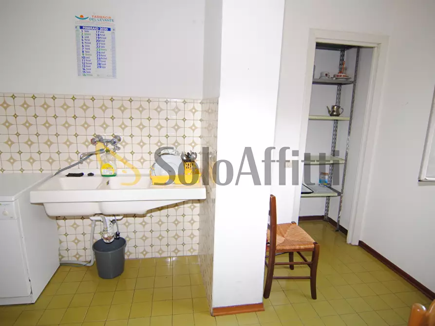 Immagine 9 di Pentalocale in affitto  a Livorno