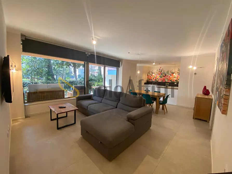 Immagine 1 di Quadrilocale in affitto  in Viale dei Mille 1 a Riccione