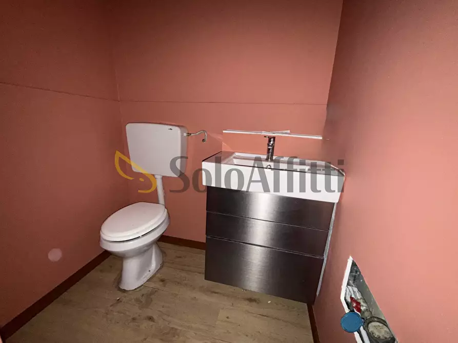 Immagine 9 di Locale commerciale in affitto  a Catanzaro