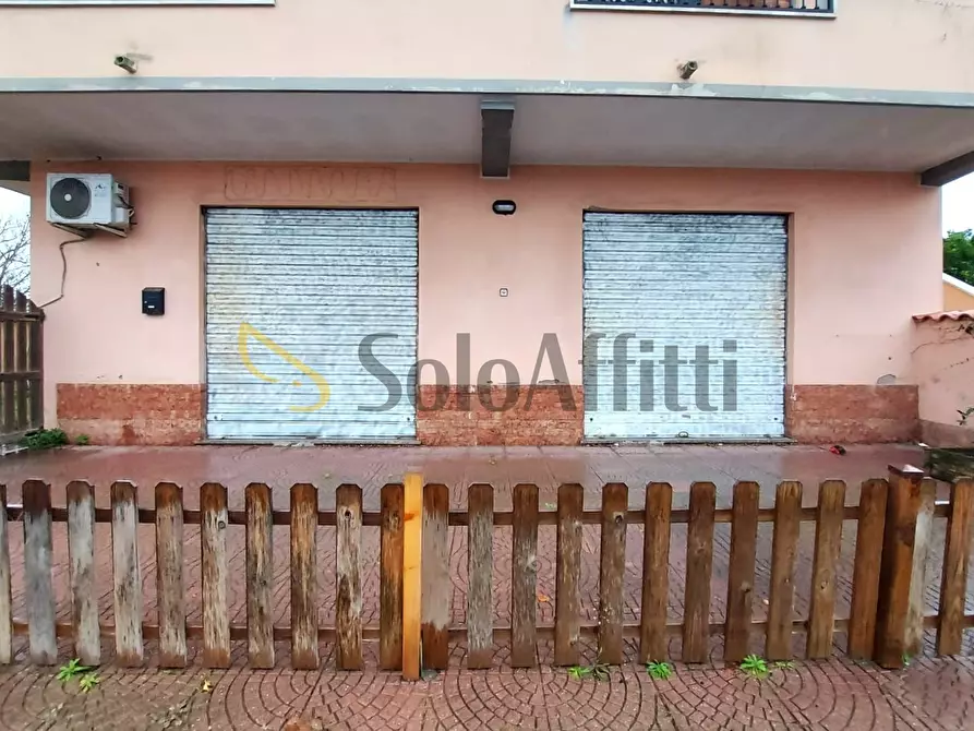 Immagine 2 di Locale commerciale in affitto  in Via Condino a Fiumicino