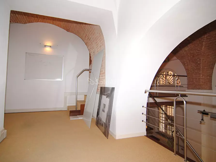 Immagine 17 di Locale commerciale in affitto  a Livorno