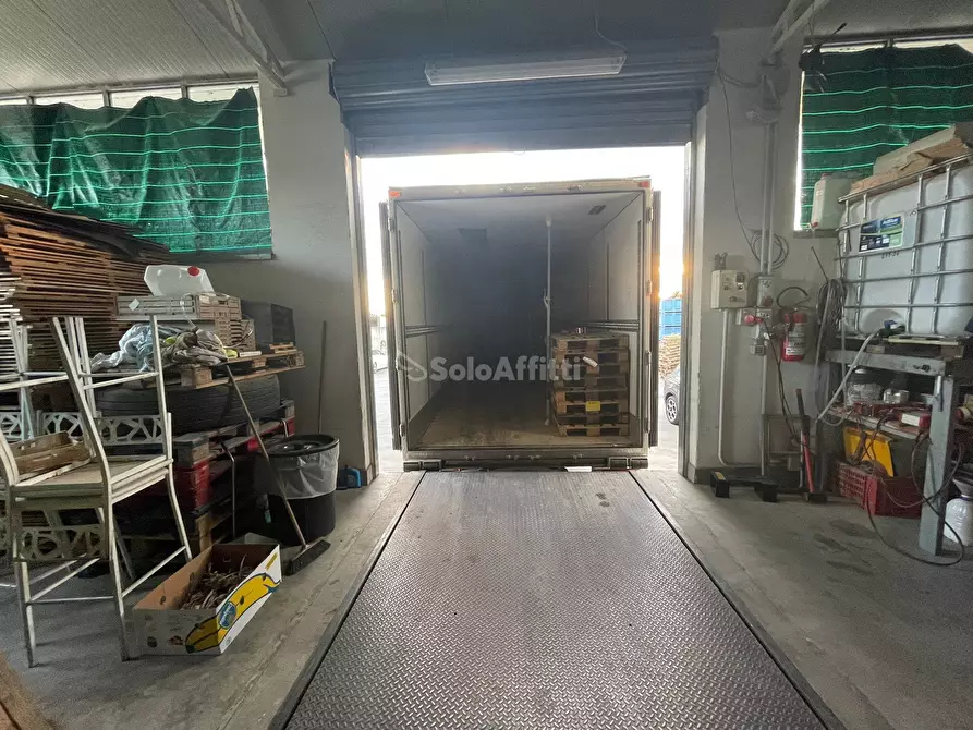 Immagine 8 di Magazzino in affitto  in Via Mastrilli a Maddaloni