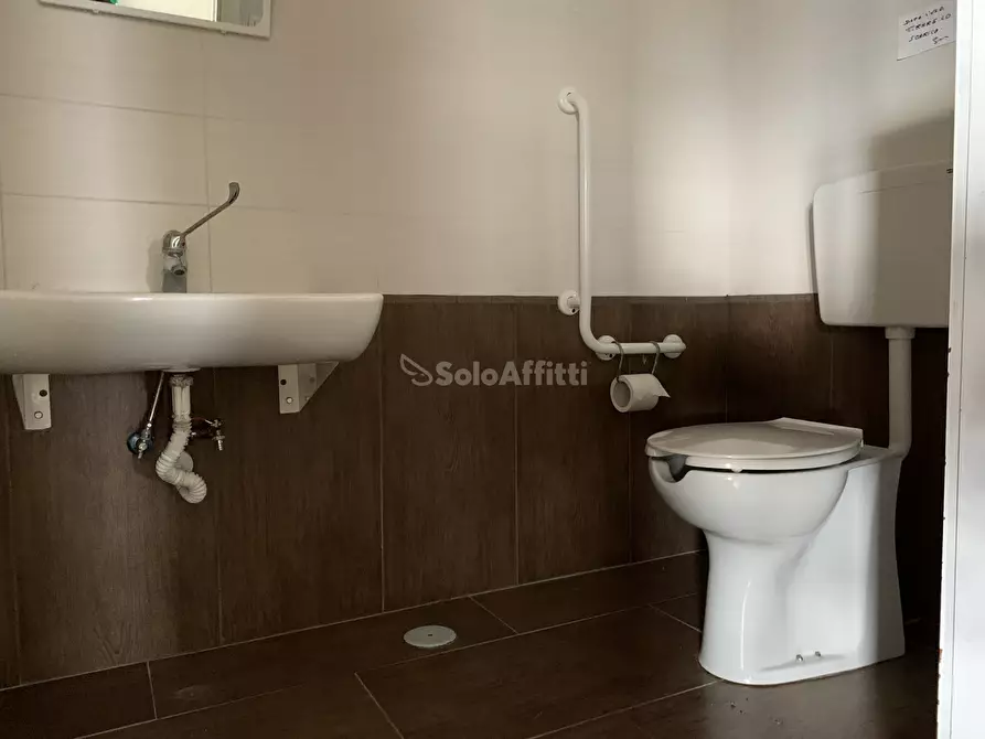 Immagine 4 di Locale commerciale in affitto  a Catanzaro