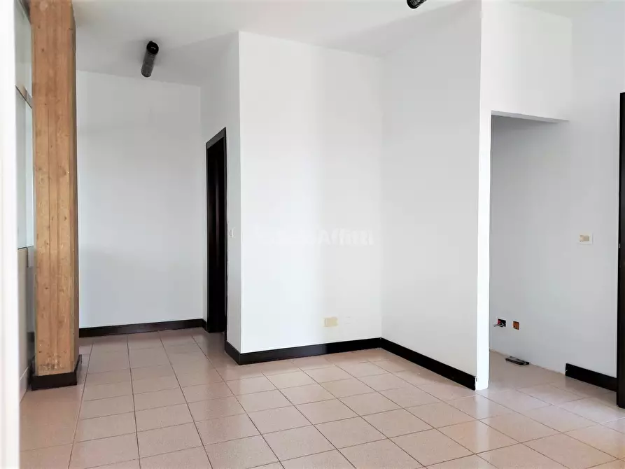 Immagine 7 di Ufficio in affitto  in Via Ivo Oliveti a Fiumicino