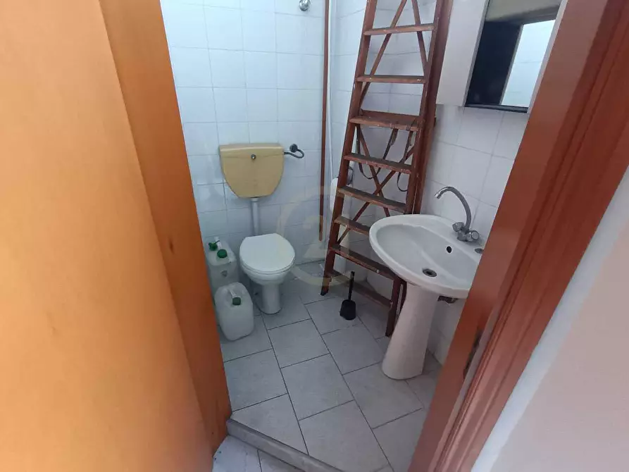 Immagine 8 di Attività commerciale in vendita  in Via Circumvallaz 250 a Paterno'