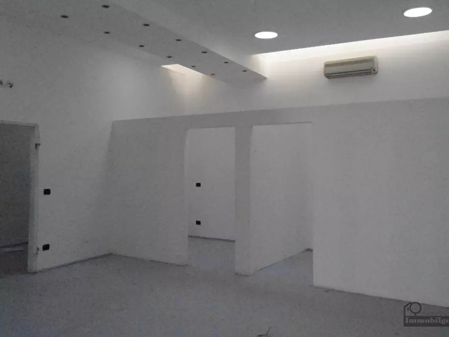 Immagine 15 di Locale commerciale in affitto  in Borgo Angelo Mazza 2 a Parma