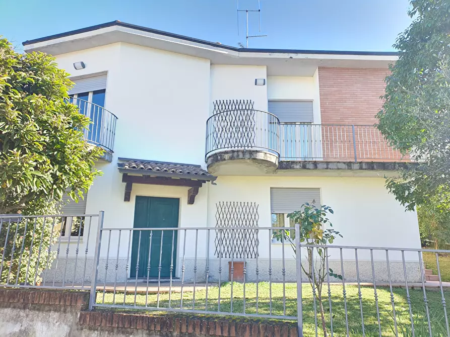 Immagine 2 di Casa bifamiliare in vendita  in VIA MARCONI 60 a Fornovo Di Taro