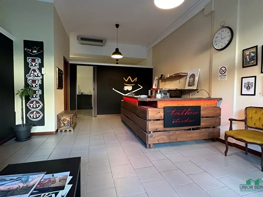 Immagine 2 di Attività commerciale in vendita  in Via La Spezia 32 a Collecchio