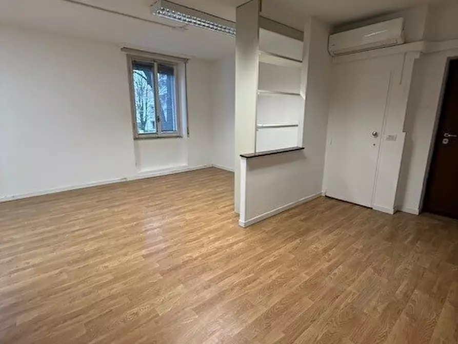 Immagine 19 di Locale commerciale in affitto  in Viale Antonio Gramsci 27A a Parma