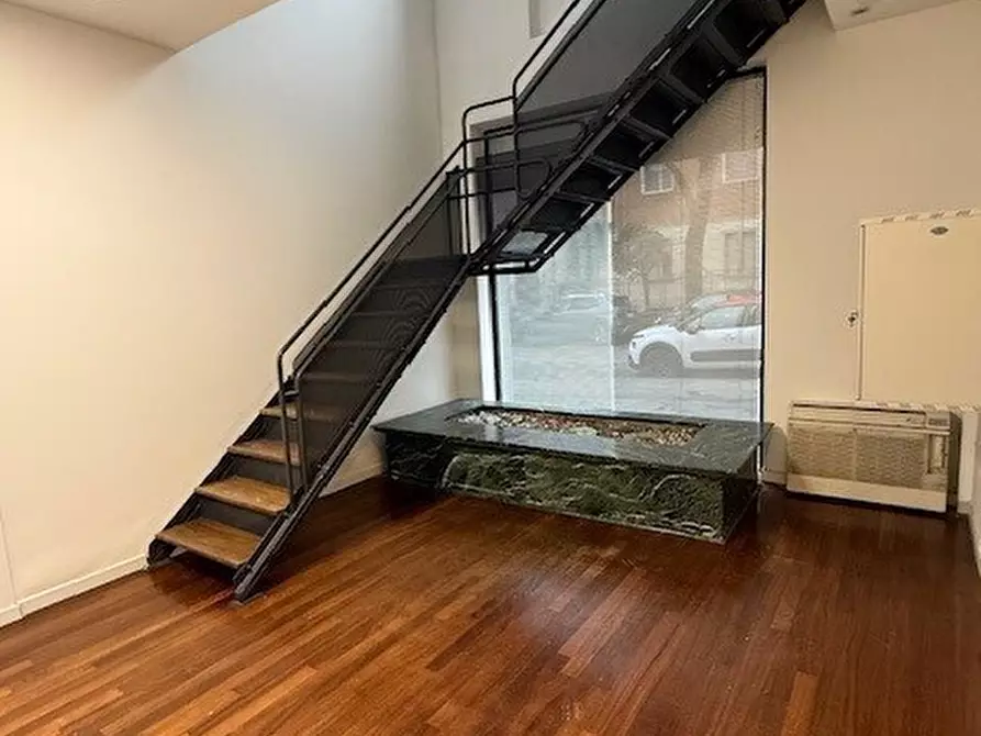 Immagine 10 di Locale commerciale in affitto  in Viale Antonio Gramsci 27A a Parma