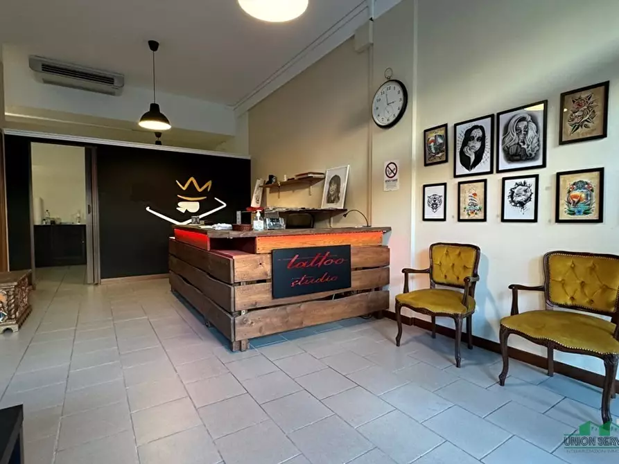 Immagine 1 di Attività commerciale in vendita  in Via La Spezia 32 a Collecchio