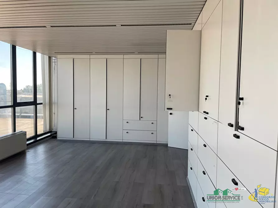Immagine 9 di Attività artigianale in vendita  in via Forlanini a Parma