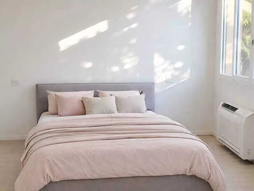 Immagine 12 di Bilocale in vendita  in via solari 29 a Parma