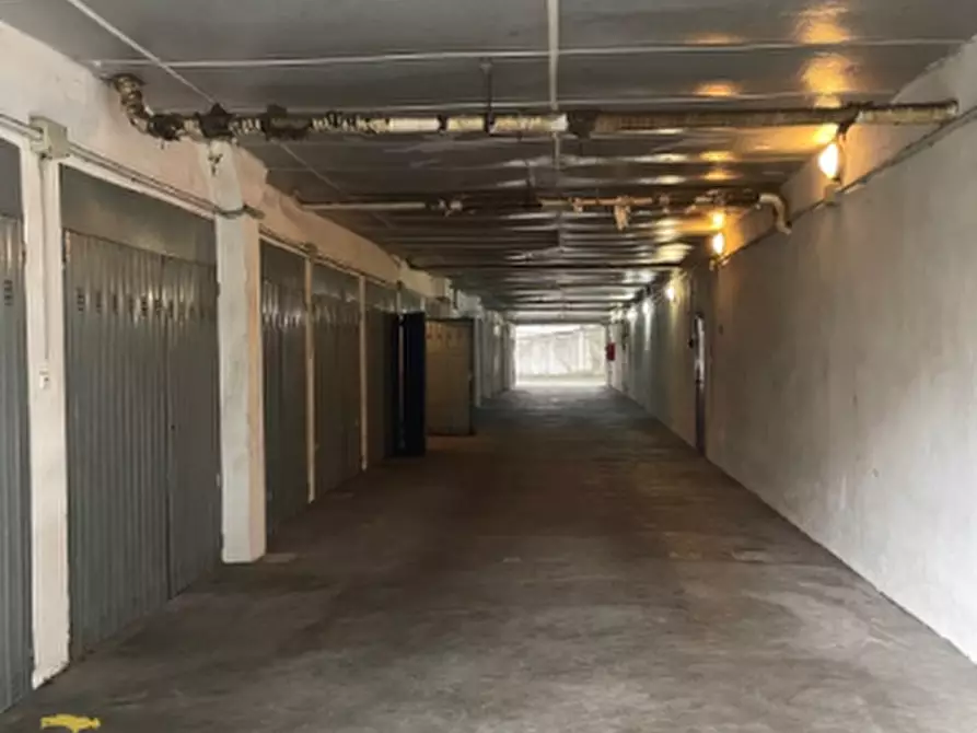 Immagine 2 di Garage in vendita  in Via Giovanni XXIII 17 a Parma